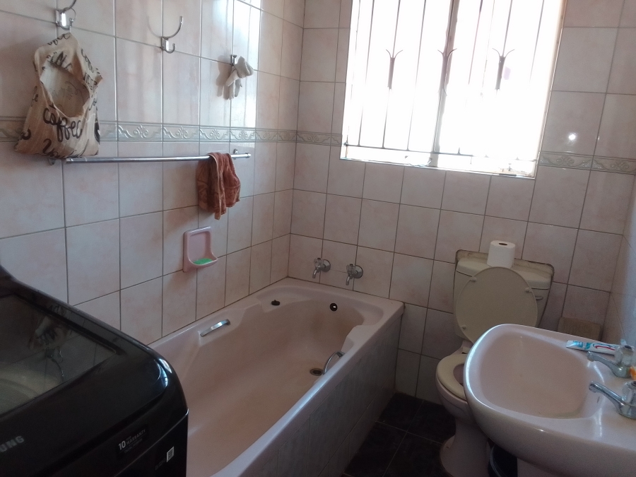 To Let 3 Bedroom Property for Rent in Geelhoutpark North West